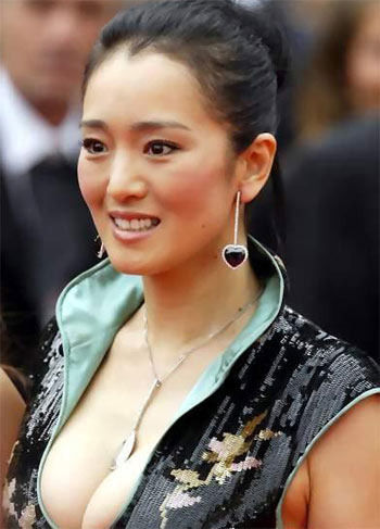 女明星代言内衣大拼性感