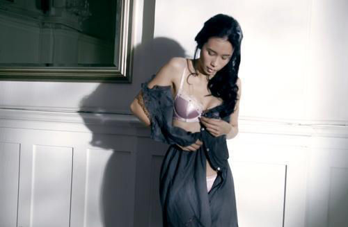 女明星代言内衣大拼性感