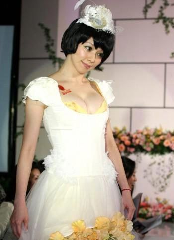 女明星代言内衣大拼性感