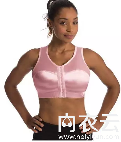 爱运动的姑娘们，不穿运动内衣跑步易下垂！