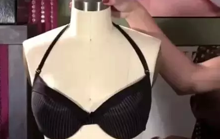 教美美们如何夏天穿bra时不露吊带