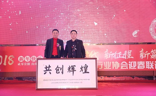2018年新款式内衣_...重新定义性感：忠于自我才是更高形式的美|刘健|胸罩|内衣_新浪新闻