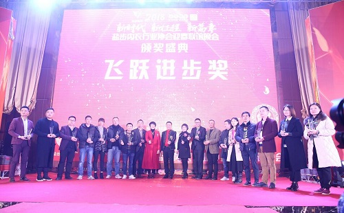 2018年新款式内衣_...重新定义性感：忠于自我才是更高形式的美|刘健|胸罩|内衣_新浪新闻