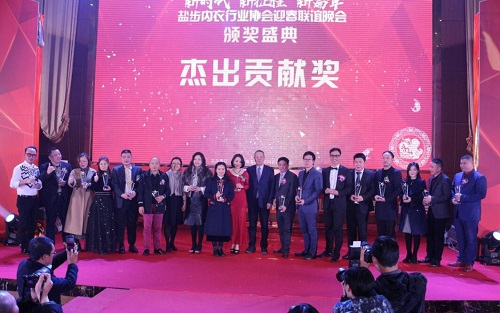 2018年新款式内衣_...重新定义性感：忠于自我才是更高形式的美|刘健|胸罩|内衣_新浪新闻