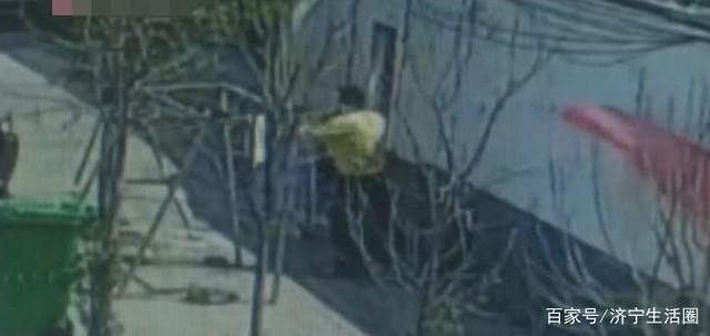 女子收集内衣搭内衣墙_济宁奇葩男子盗窃女性内衣被抓时称想送老婆