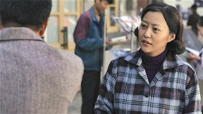 画内衣上街_逆天了！美女人体彩绘上街竟无人发现