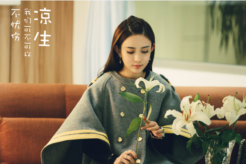 画内衣上街_逆天了！美女人体彩绘上街竟无人发现(2)