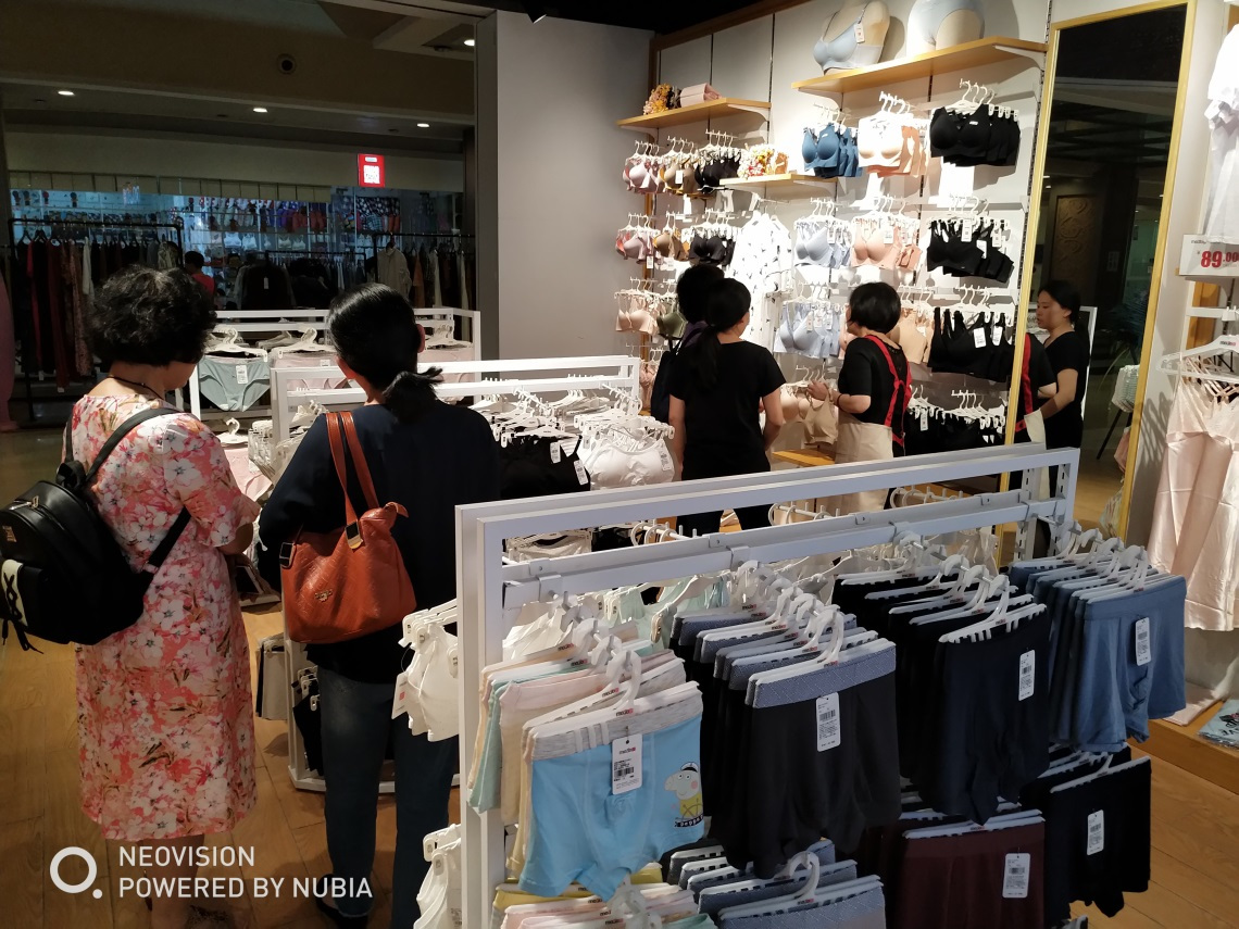 内衣货源_内衣专卖店货源选择亲闺密语错不了
