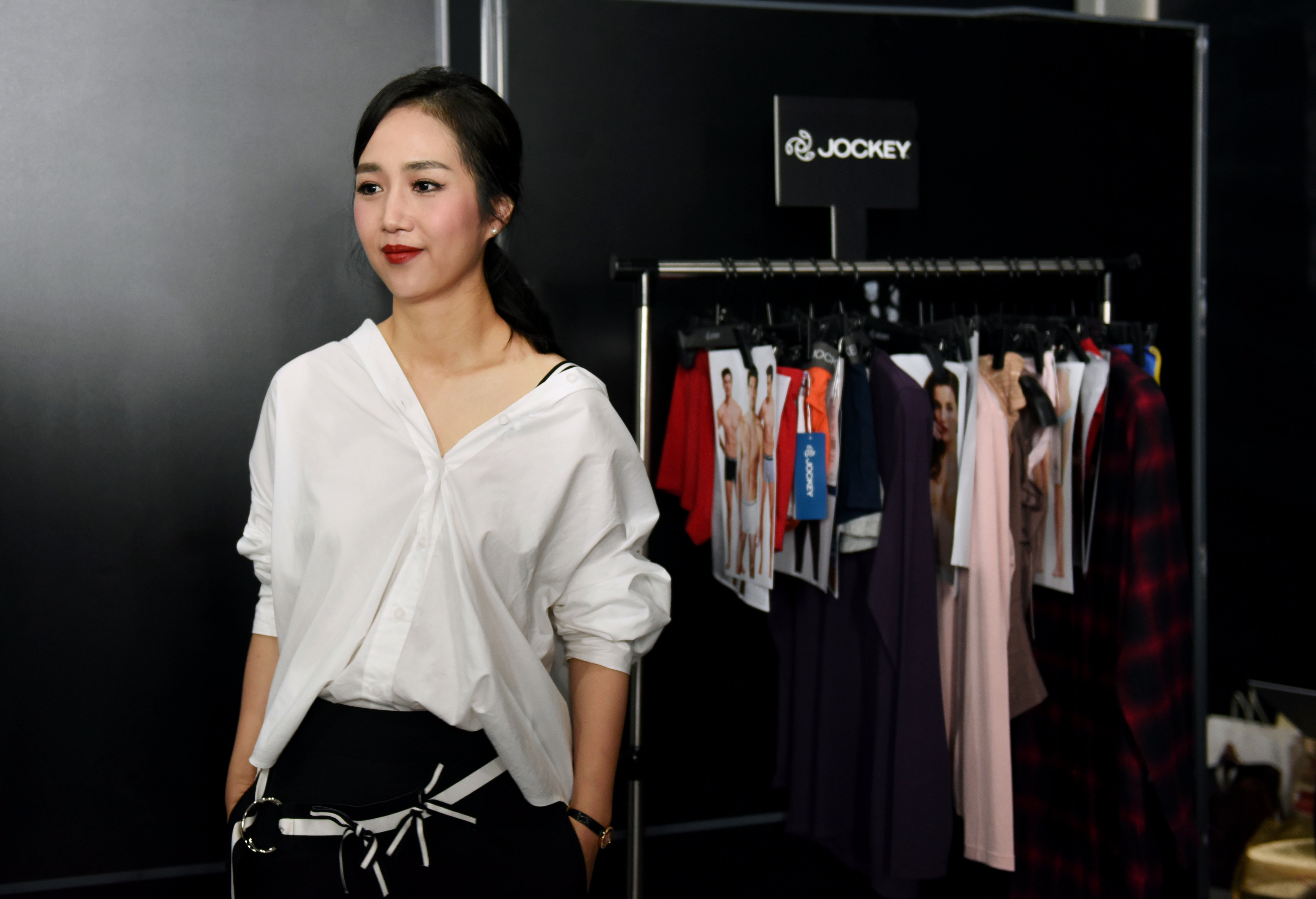 ck内衣外贸_致敬波普大师CK把AndyWarhol的实验电影印在了内衣上