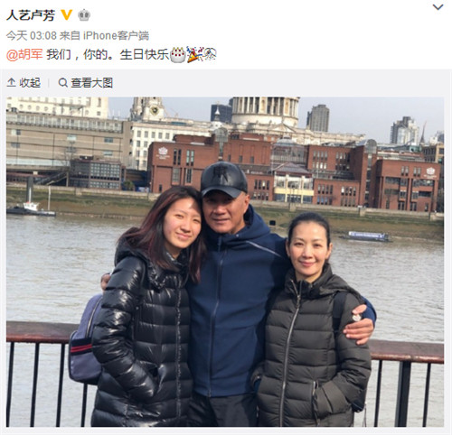 16岁女孩穿什么内衣_16岁女孩月花5万元,吃饭要父母喂,衣服父母穿,出门4辆豪车护送