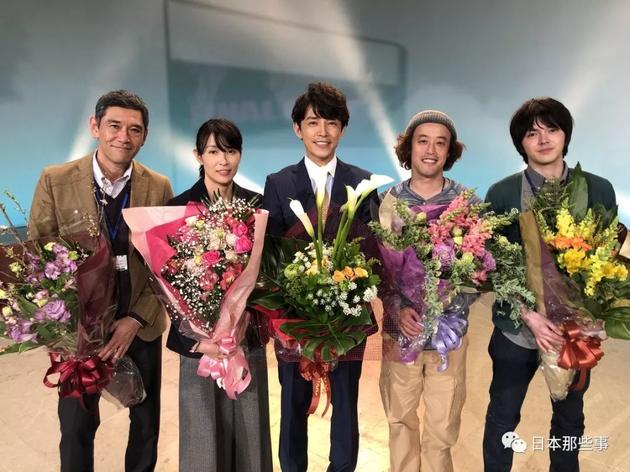 14岁小女孩内衣照_他21岁时恋上14岁小女孩,用7年时间等她长大,婚后却大变样