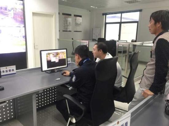 14岁女生内衣_14岁少女砍杀亲弟弟,只因深夜玩手机怕被告状
