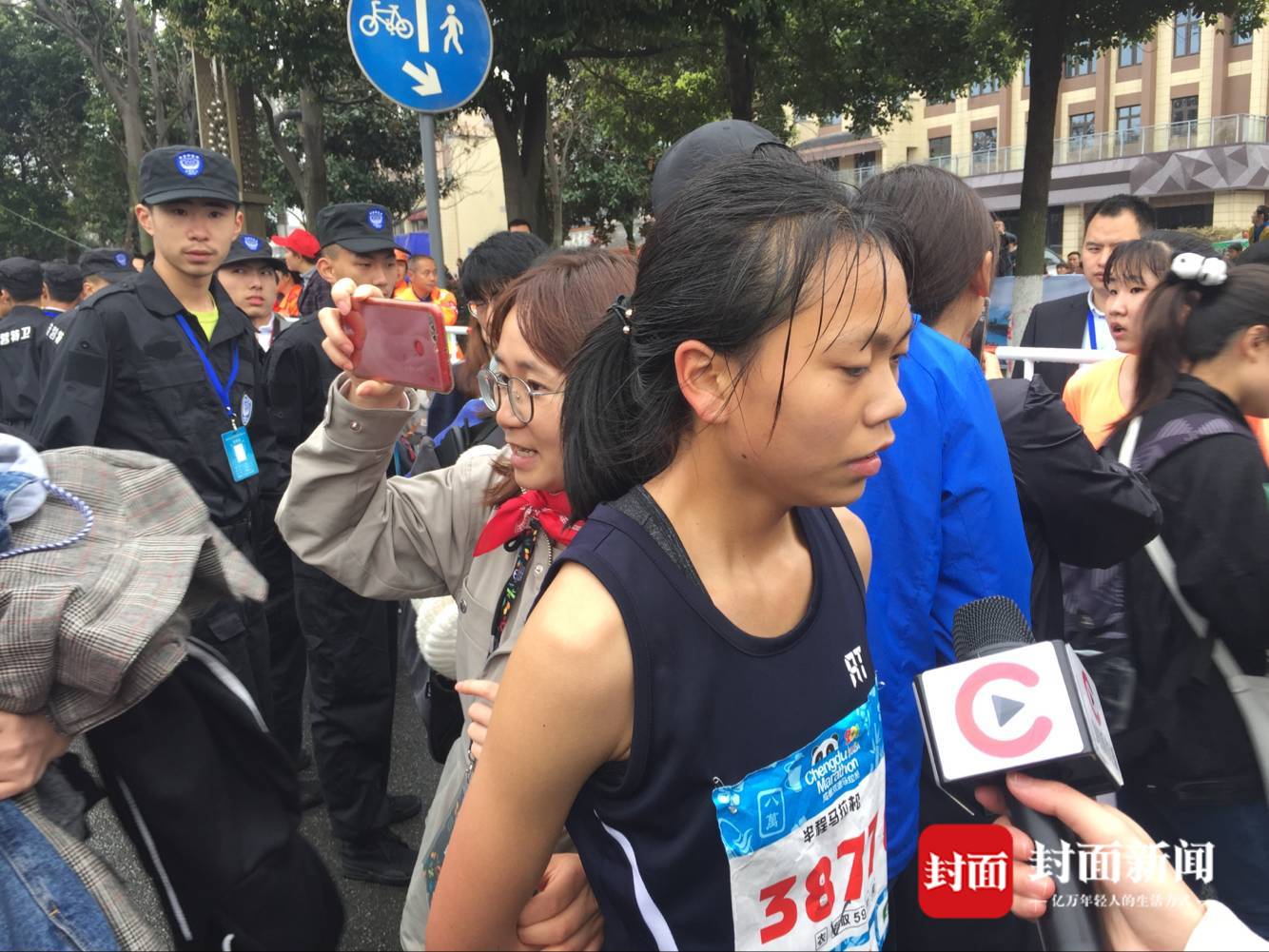 14到18岁女孩的内衣裤_18岁女孩病发急需救命药14小时多地爱心接力千里带回(2)