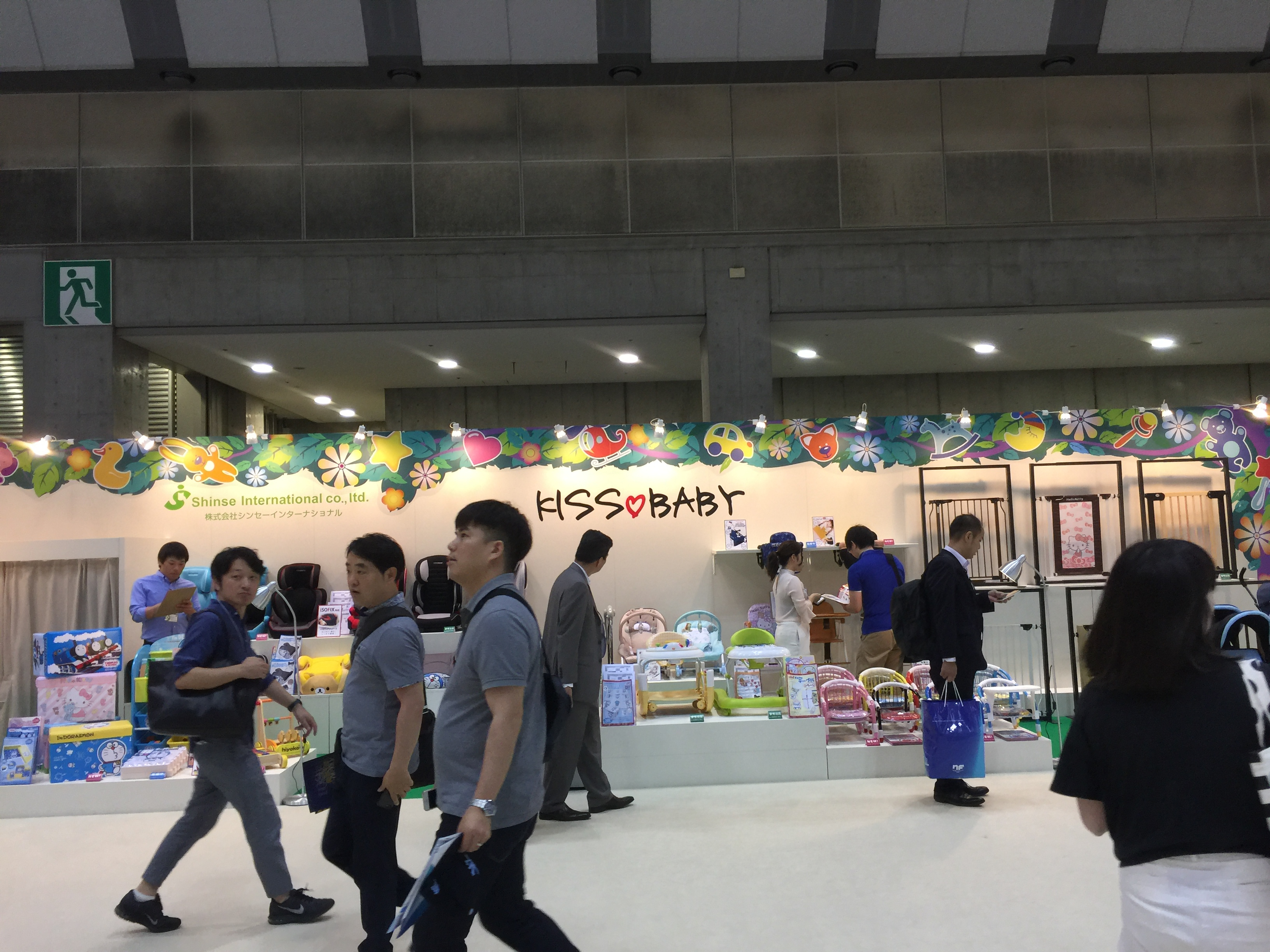 2019内衣批发_晶彩•焕变|水晶秘密内衣2019春夏新品发布会致美耀放