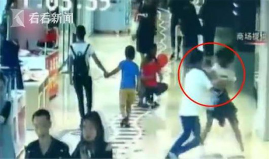 1012岁的女童内衣_10分钟内两次猥亵男子将12岁少女拖进消防通道