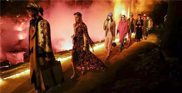 2019内衣时装秀_PHILIPPPLEIN2019春夏时装秀,致敬音乐匠人Michae