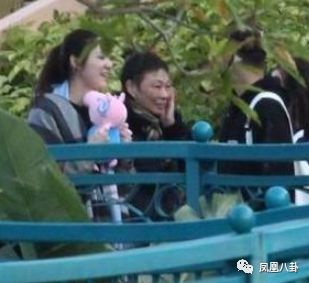 潘霜霜内衣_被“下蛊”般的奇葩爱情！他刚送走嫩妹又摊上内衣模特