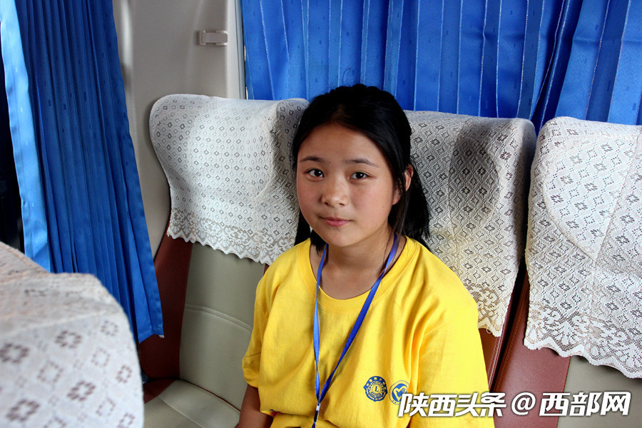 14岁的少女内衣图_14岁女孩摘国际模特大赛冠军成校园明星图