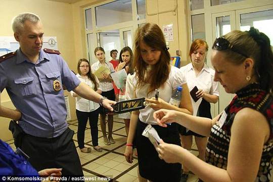 14女孩子内衣_常春藤华裔女生穿内衣答辩,只为怼这个女教授......(2)