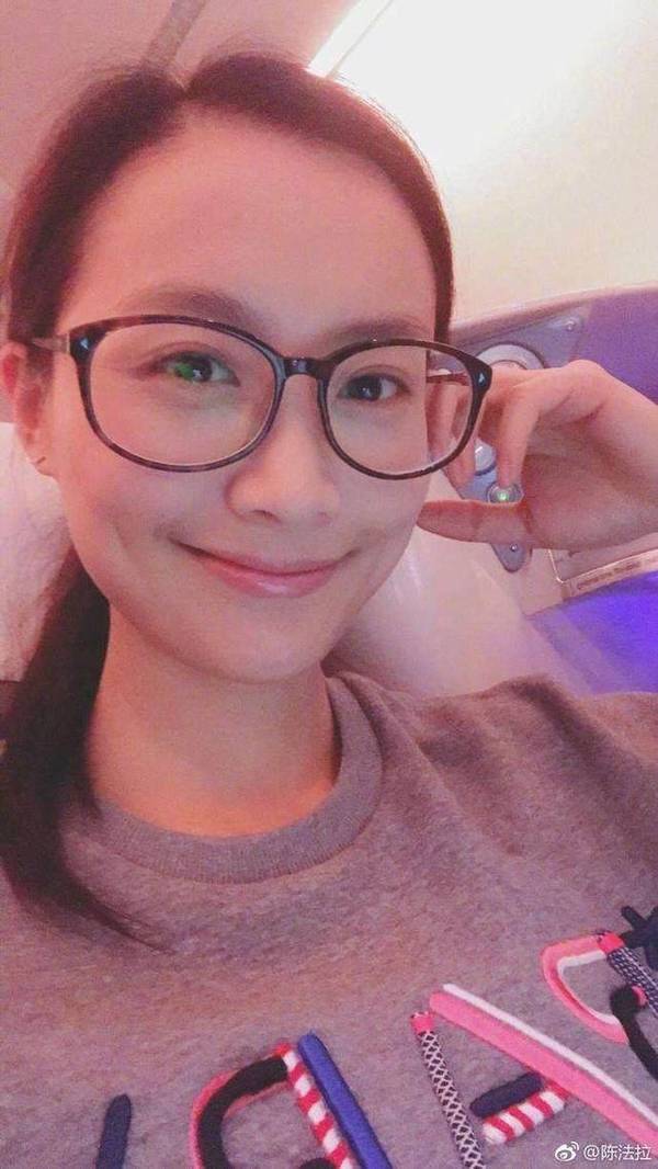 陈法拉内衣_刘诗诗在米兰陪陈法拉庆生“吃货闺蜜”大秀姐妹情