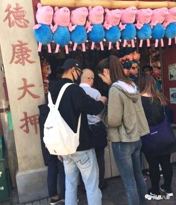 潘霜霜内衣_被“下蛊”般的奇葩爱情！他刚送走嫩妹又摊上内衣模特